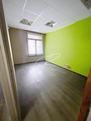 Local commercial 303 m²