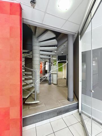 Local commercial 303 m²