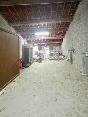 Local commercial 303 m²