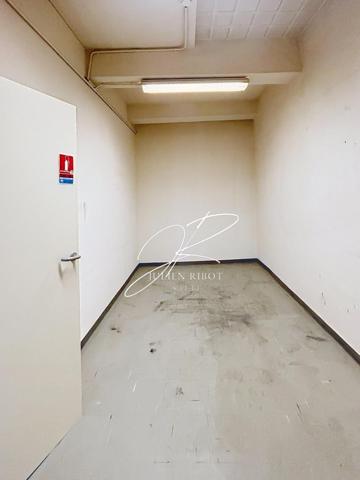 Local commercial 303 m²