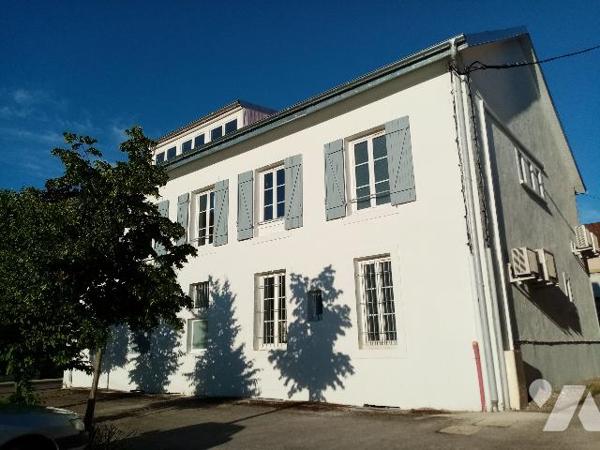 centre ville  Appartement très lumineux  F4,  2 parkings, cave
Etat neuf, prestations de qualité