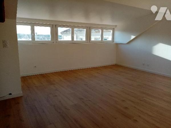 centre ville  Appartement très lumineux  F4,  2 parkings, cave
Etat neuf, prestations de qualité