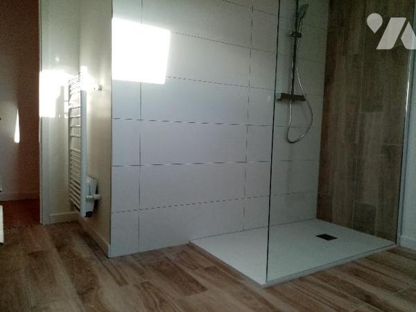 centre ville  Appartement très lumineux  F4,  2 parkings, cave
Etat neuf, prestations de qualité