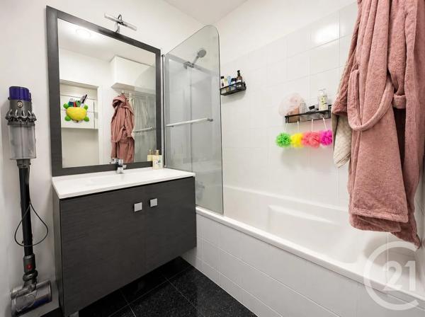 Appartement F4 à vendre  4 pièces - 71 m 2   GARGES LES GONESSE  - 95