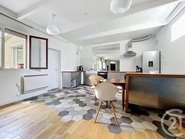 Appartement à vendre  4 pièces - 93,05 m 2   ROMAINVILLE  - 93