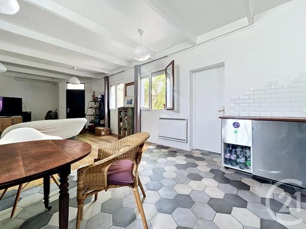 Appartement à vendre  4 pièces - 93,05 m 2   ROMAINVILLE  - 93