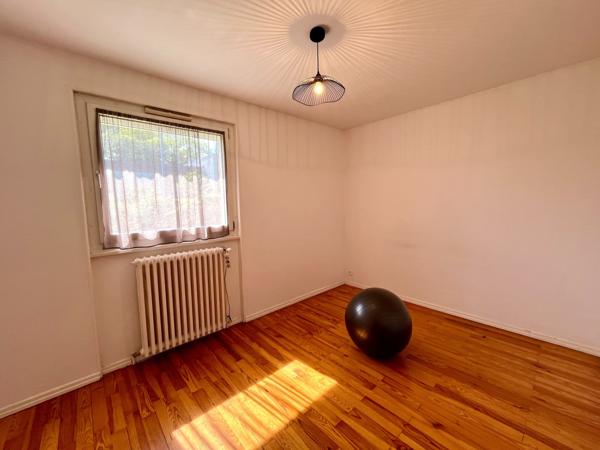 Maison
                                                                                                                                                                                                                                                                                                                        6 pièce(s)                                                                                                                                                                                                          4 chambre(s)                                                                                                                                                                                                          110  m²