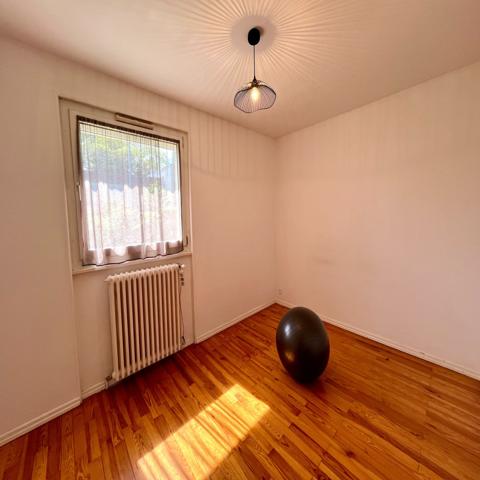Maison
                                                                                                                                                                                                                                                                                                                        6 pièce(s)                                                                                                                                                                                                          4 chambre(s)                                                                                                                                                                                                          110  m²