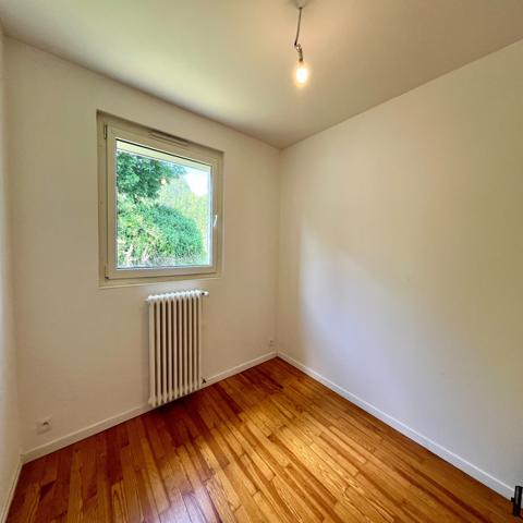 Maison
                                                                                                                                                                                                                                                                                                                        6 pièce(s)                                                                                                                                                                                                          4 chambre(s)                                                                                                                                                                                                          110  m²