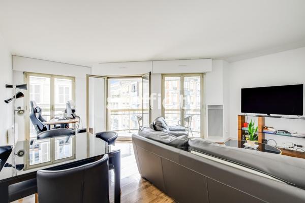 Appartement
         2 pièces
        - 55 m² 560 000 € *