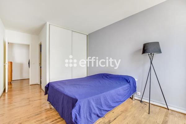 Appartement
         2 pièces
        - 55 m² 560 000 € *