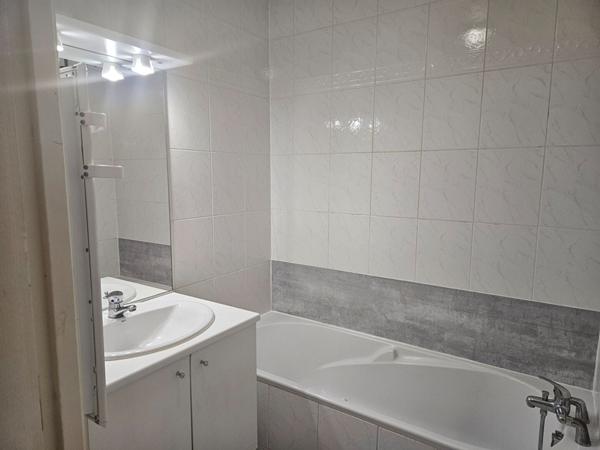 COUP DE COEUR -2 PIÈCES AVEC GRANDE TERRASSE EXPOSÉE SUD + GARAGE,  
Nantes 44300