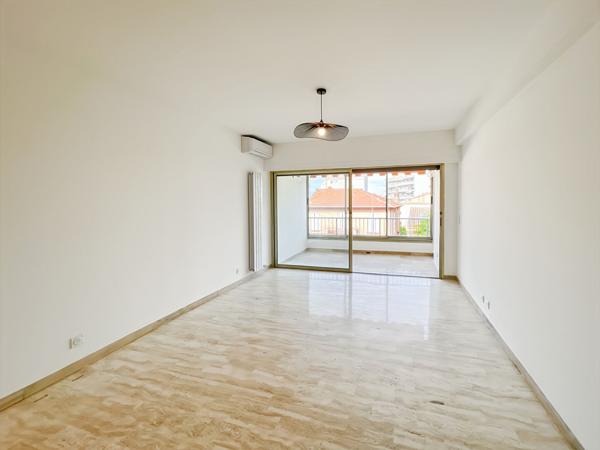 CANNES - MONTFLEURY - DERNIER ÉTAGE - 3 PIÈCES - LOGGIA - VUE DÉGAGÉE - GARAGE