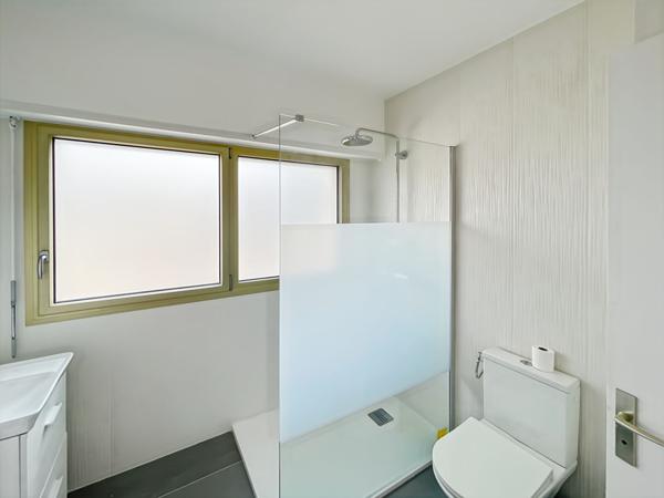 CANNES - MONTFLEURY - DERNIER ÉTAGE - 3 PIÈCES - LOGGIA - VUE DÉGAGÉE - GARAGE