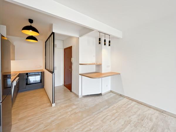 CANNES - MONTFLEURY - DERNIER ÉTAGE - 3 PIÈCES - LOGGIA - VUE DÉGAGÉE - GARAGE