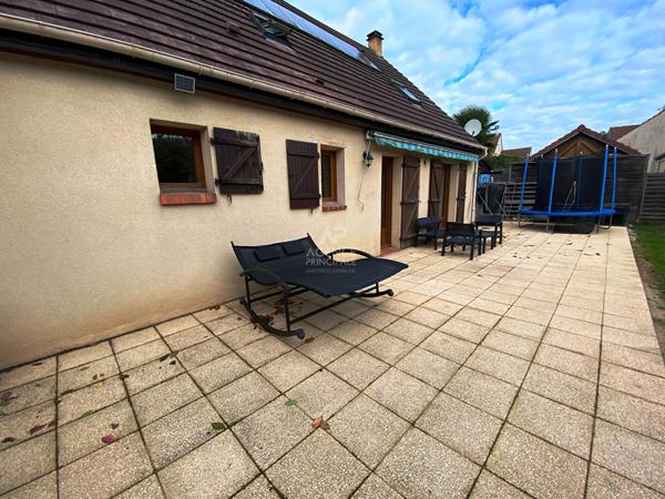 Maison spacieuse à vendre à Osny €474 000 ** - Référence 11093