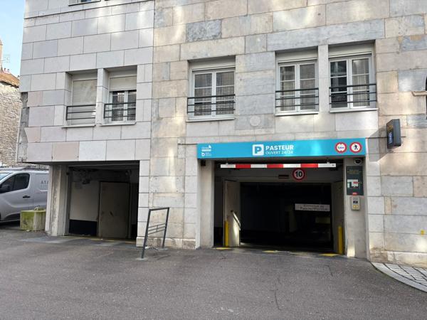 Place de stationnement en sous-sol n°33