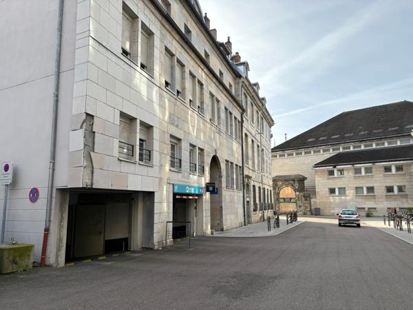 Place de stationnement en sous-sol n°33