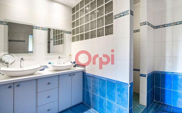 Maison à vendre    7 pièces •  Pia