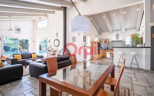 Maison à vendre    7 pièces •  Pia