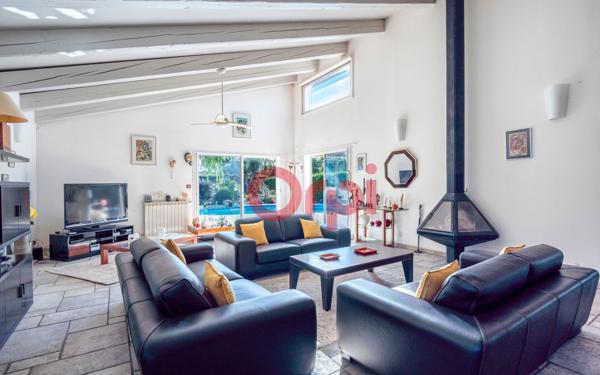 Maison à vendre    7 pièces •  Pia