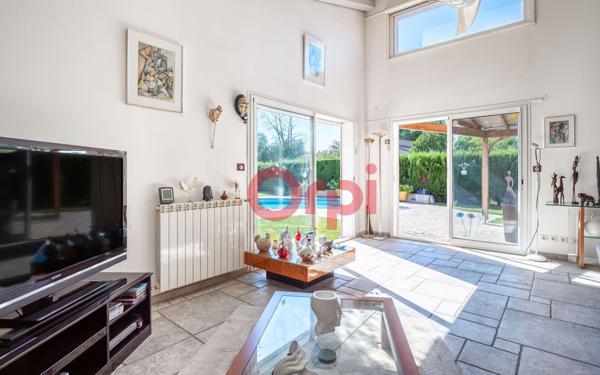 Maison à vendre    7 pièces •  Pia