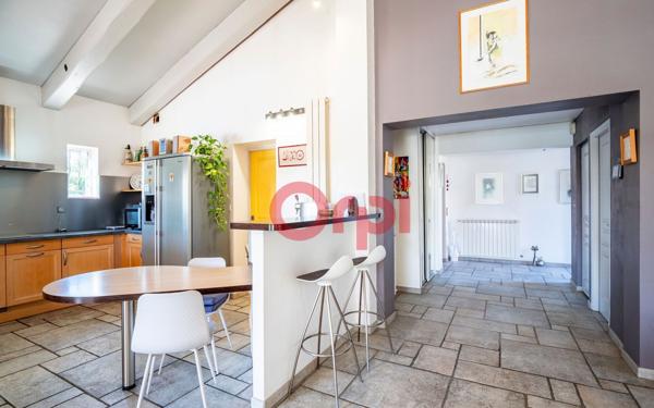 Maison à vendre    7 pièces •  Pia