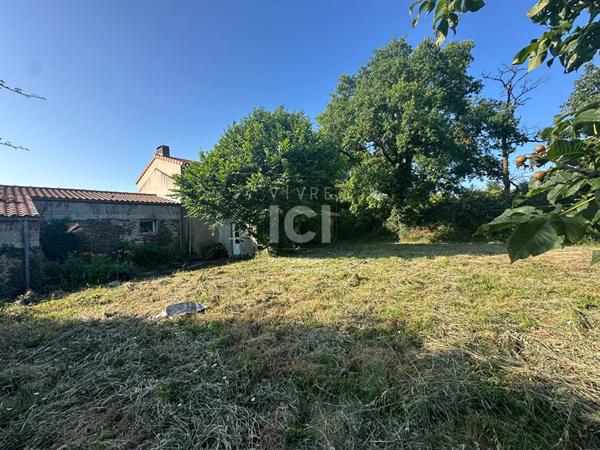 Maison À RÉnover Avec DÉpendances Et Jardin