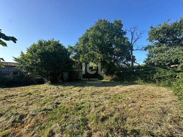 Maison À RÉnover Avec DÉpendances Et Jardin