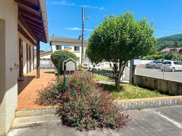 Maison de plain pied, avec garage et jardin
