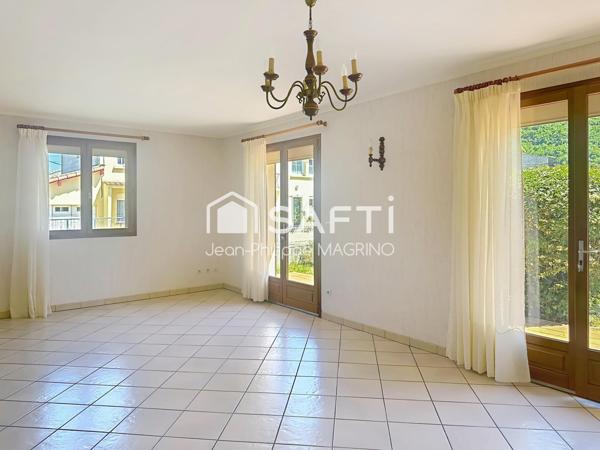 Maison de plain pied, avec garage et jardin