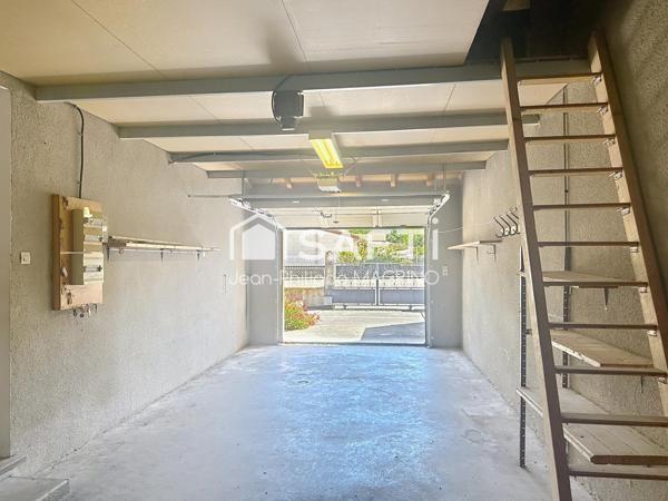 Maison de plain pied, avec garage et jardin