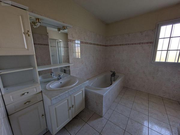 Pavillon à vendre à Changé dans la Sarthe (72560), ref : 16687/9