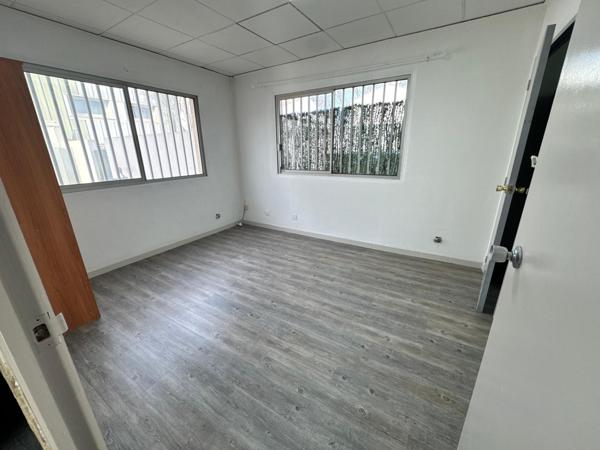 Pennes-Mirabeau (13170) Bureau à louer avec stockage