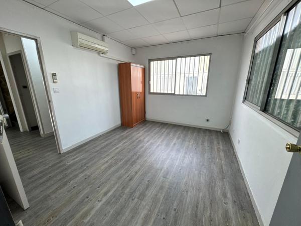 Pennes-Mirabeau (13170) Bureau à louer avec stockage