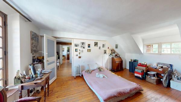 Vente                                                      Maison
                        
                     6 pièces                      134 m2                     à Émerainville