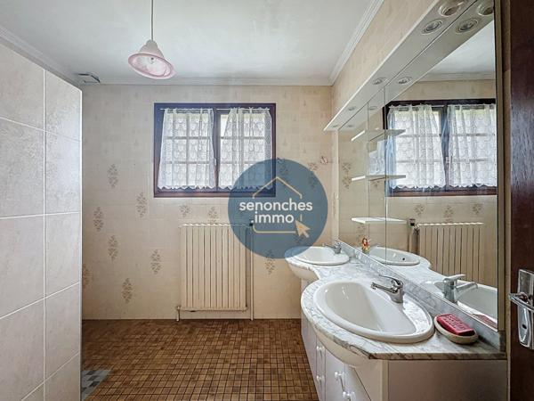 Maison à vendre à Val-au-Perche : 3 chambres, sous-sol total, terrain de 505 m² et combles de 38 m² à aménager. Potentiel et confort à découvrir !