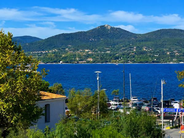 Saint-Tropez: studio vue mer, terrasse et rendement locatif exceptionnel