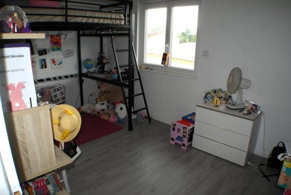 Maison 5 chambres, garage et terrain.