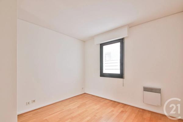 Appartement F3 à vendre  3 pièces - 53,82 m 2   COURBEVOIE  - 92