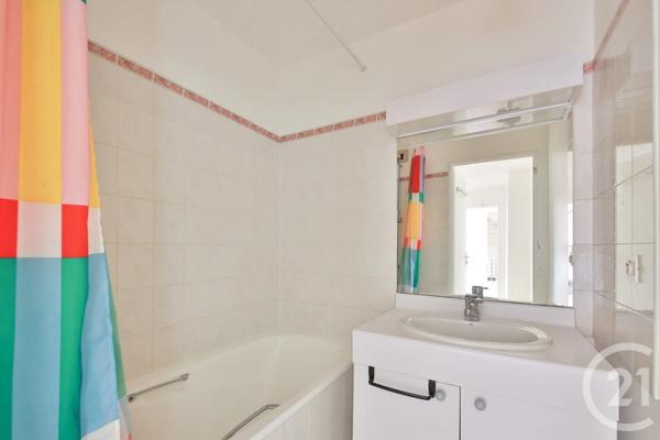 Appartement F3 à vendre  3 pièces - 53,82 m 2   COURBEVOIE  - 92