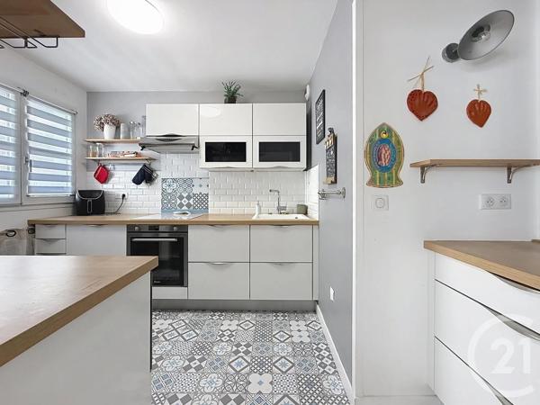 Appartement F5 à vendre  4 pièces - 97 m 2   CHARTRES  - 28