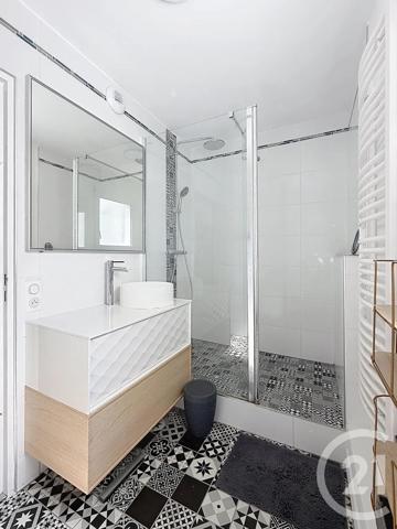 Appartement F5 à vendre  4 pièces - 97 m 2   CHARTRES  - 28