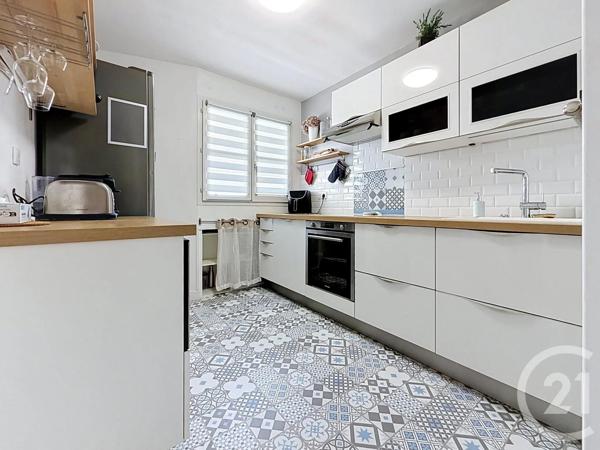 Appartement F5 à vendre  4 pièces - 97 m 2   CHARTRES  - 28
