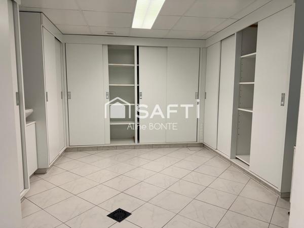 Maison sur sous-sol avec double garages et garage camping car