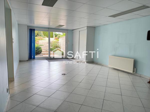 Maison sur sous-sol avec double garages et garage camping car