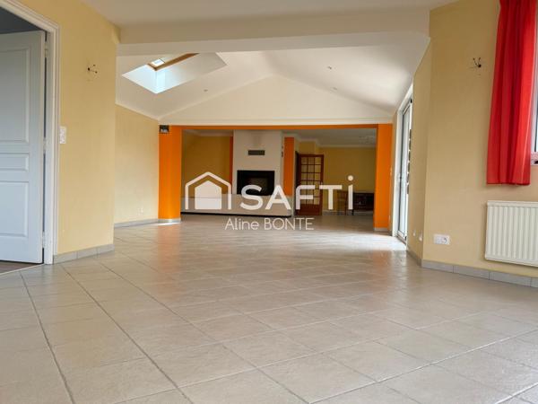 Maison sur sous-sol avec double garages et garage camping car