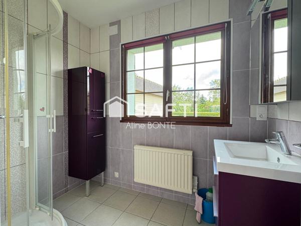 Maison sur sous-sol avec double garages et garage camping car