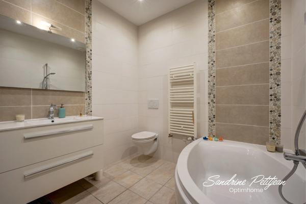 Corps de ferme rénové de 140m² habitables avec dépendance - parcelle de 1030 m² - Beynost, à 20 minutes de Lyon