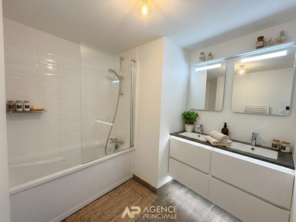 Appartement T4 / Terrasse / Parking / Cave - proche mer - La Rochelle 399 000 € **  - Référence  JH676ED4